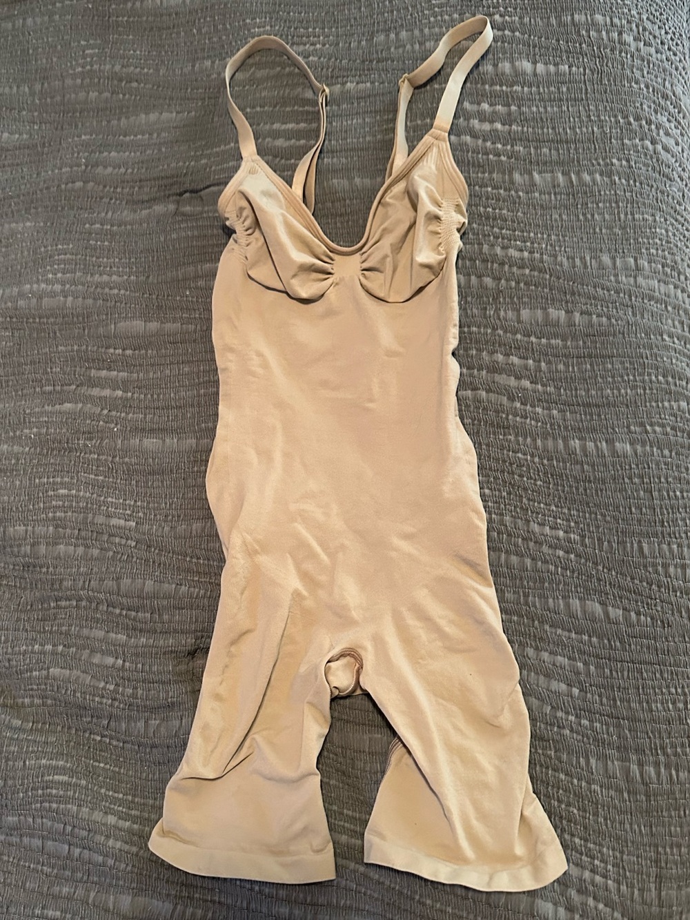 SKIMS Nude Shaping Bodysuit with Built-In Cups New Without Tags